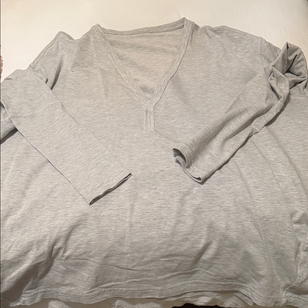 lululemon athletica Light Gray V-Neck Long Sleeve Top